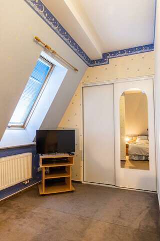 Гостиница Гренч Светлогорск Комната стандарт семейный (мансарда)-3