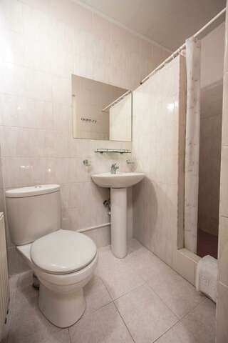 Гостиница Гренч Светлогорск Комната улучшенная с 2 односпальными кроватями и диваном-8