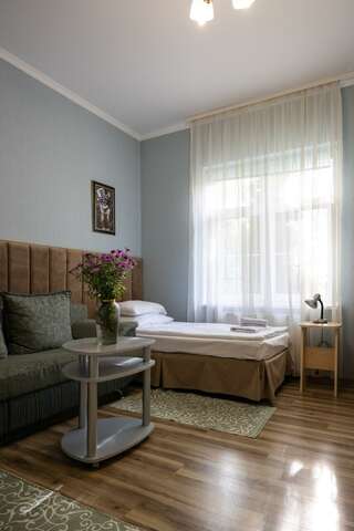 Гостиница Гренч Светлогорск Комната улучшенная с 2 односпальными кроватями и диваном-12