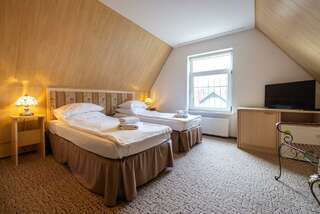 Гостиница Гренч Светлогорск Комната улучшенная с 2 односпальными кроватями и диваном-23