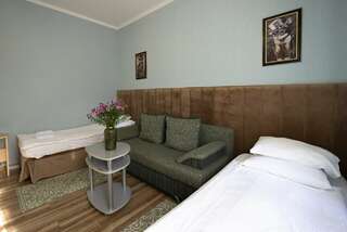 Гостиница Гренч Светлогорск Улучшенный двухместный номер с 2 отдельными кроватями-9