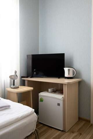 Гостиница Гренч Светлогорск Комната улучшенная с 2 односпальными кроватями и диваном-17