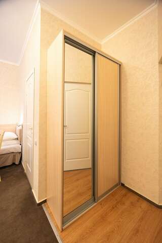 Гостиница Гренч Светлогорск Двухместный номер с 2 отдельными кроватями-11