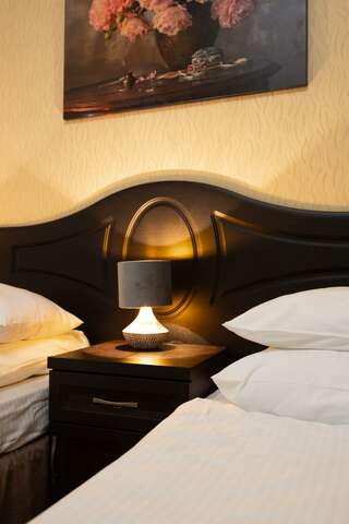 Гостиница Гренч Светлогорск Комната улучшенная с 2 односпальными кроватями и диваном-6