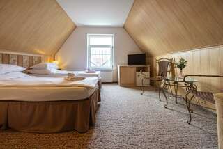 Гостиница Гренч Светлогорск Комната улучшенная с 2 односпальными кроватями и диваном-26