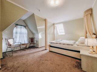 Гостиница Гренч Светлогорск Комната стандарт семейный (мансарда)-8