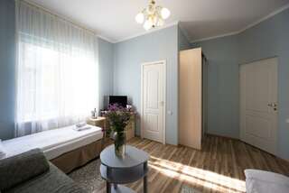 Гостиница Гренч Светлогорск Комната улучшенная с 2 односпальными кроватями и диваном-21