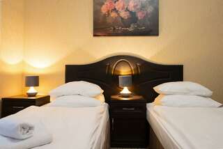 Гостиница Гренч Светлогорск Комната улучшенная с 2 односпальными кроватями и диваном-3