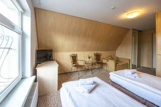 Гостиница Гренч Светлогорск Комната улучшенная с 2 односпальными кроватями и диваном-29